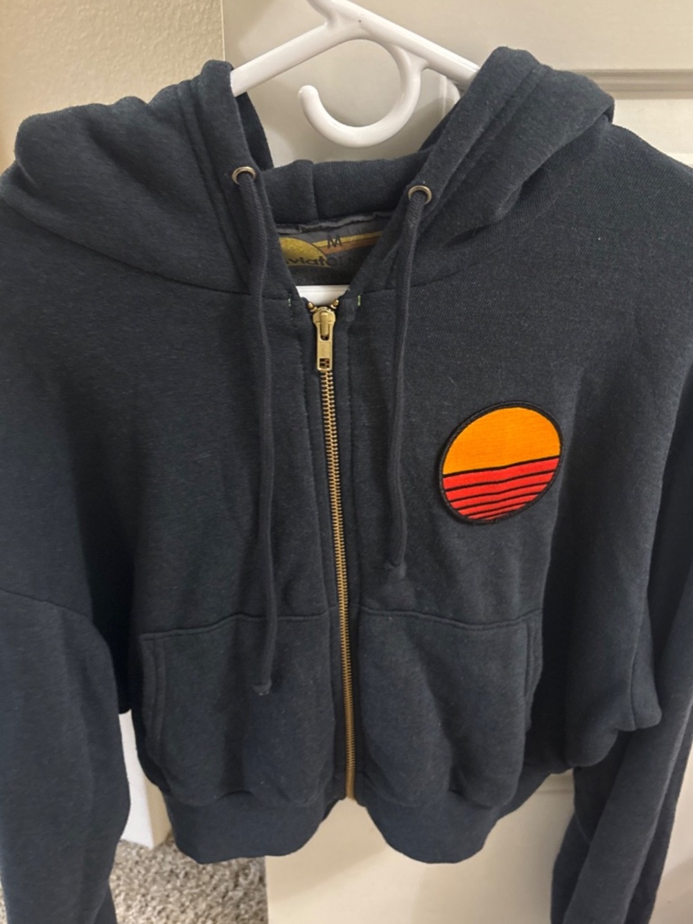 Aviator nation cropped, full zip hoodie, brand new size medium - Picture 3 of 4
